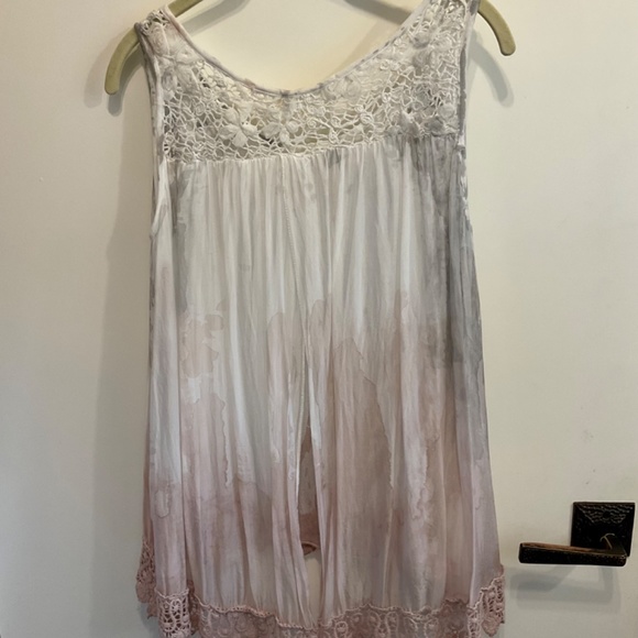 M Made in Italia sleeveless lined split back blouse, white, pink & gray-M - Picture 2 of 5